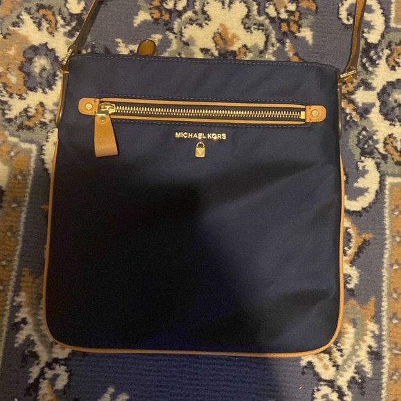 Michael Kors
Kelsey Large Crossbody bag A MUST HAVE - Picture 6 of 6